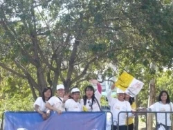 Thousands line the streets along the Plaza La Paz in Leon, Guanajuato, awaiting the Pope?w=200&h=150