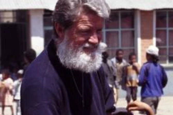 Padre Pedro Opeka cna