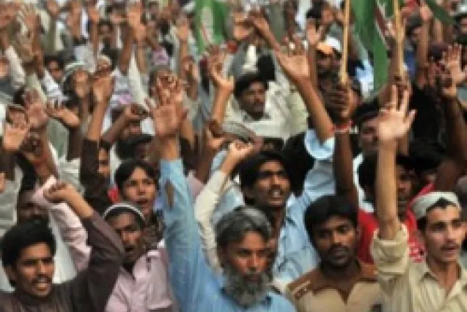 Pakistan rioting Credit ACUSorg CNA World Catholic News 9 21 2012