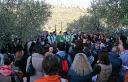 Palestinian Christians attend Mass in the Cremisan Valley February 8, 2013 to protest the route of Israel's barrier. ?w=200&h=150
