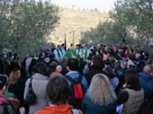 Palestinian Christians attend Mass in the Cremisan Valley February 8, 2013 to protest the route of Israel's barrier. 