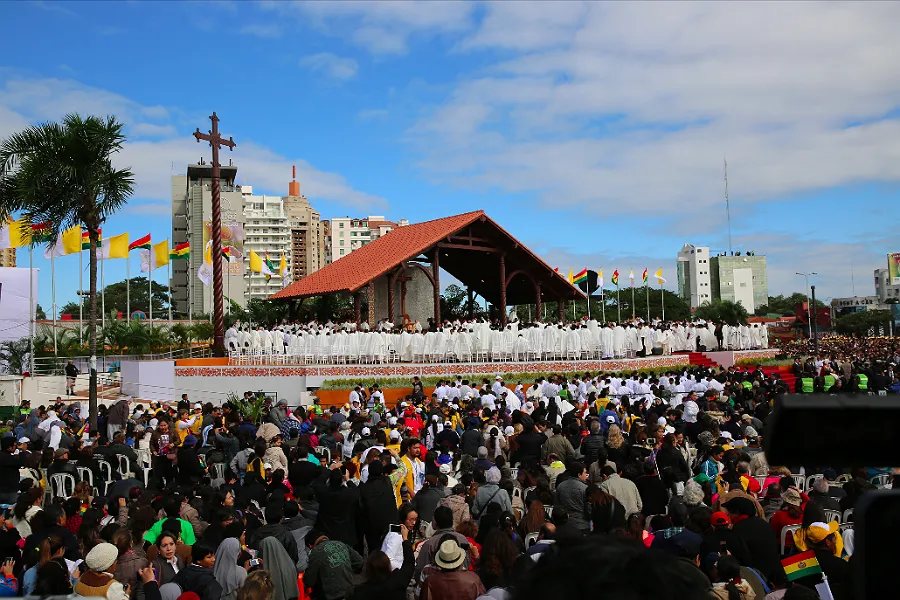 Pope Francis says Mass at Christ the Redeemer Square in Santa Cruz de la Sierra, Bolivia, July 9, 2015. ?w=200&h=150