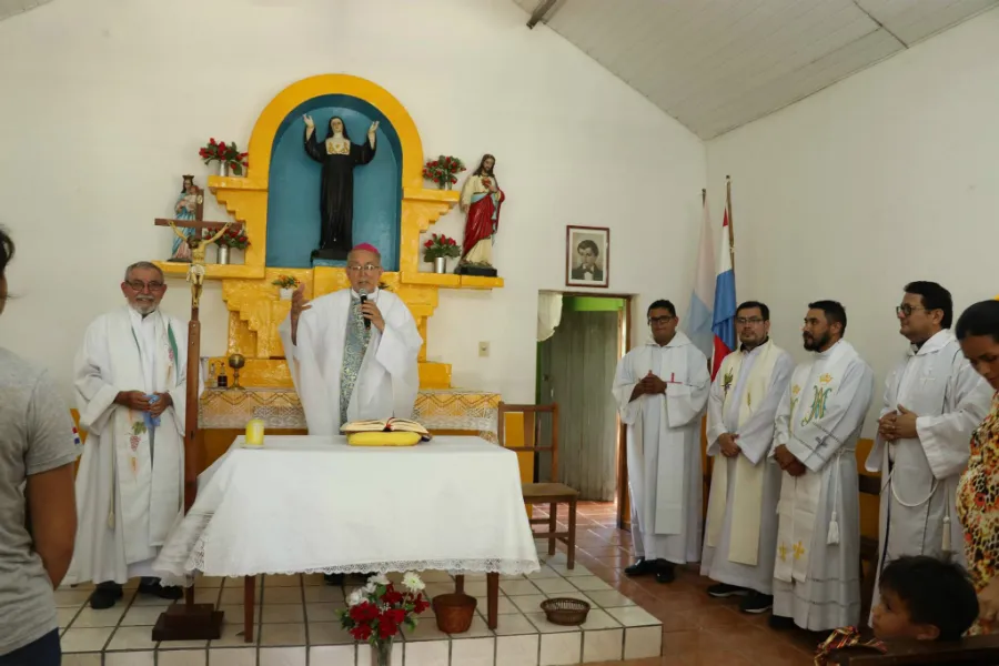 The Communities of Missionary Families have Mass with Archbishop Valenzuela of Asuncion before dispersing along the Paraguay River. ?w=200&h=150