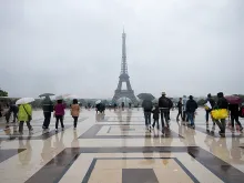 Paris raining. 