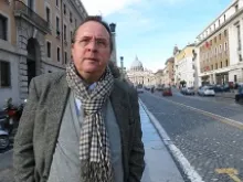 Paul Badde of Die Welt speaks to CNA in Rome on Feb. 12, 2013. 