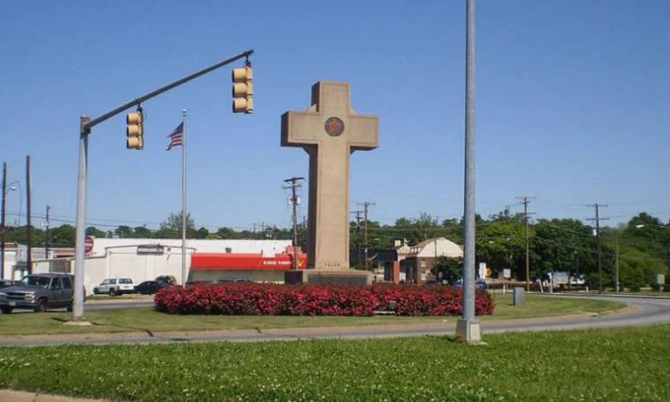 Peace Cross Bladensburg Md wikimedia cc 30