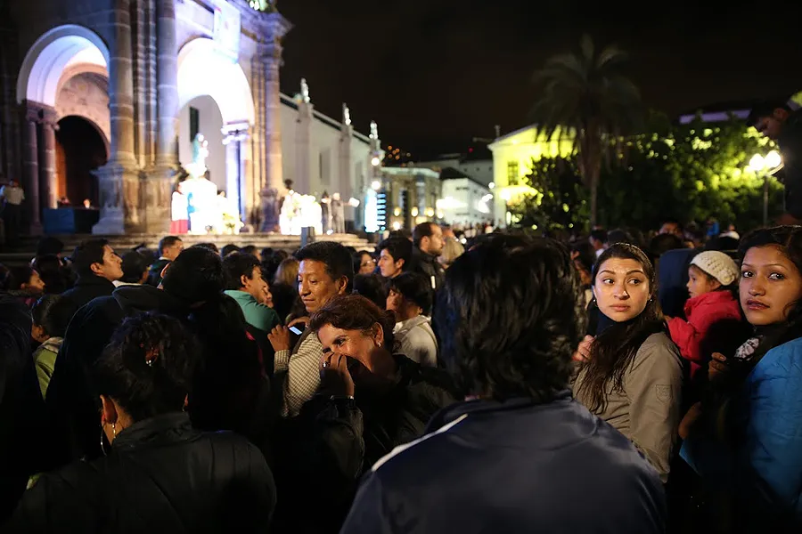 Ecuadorians gathered in the street before the Cathedral of Quito to see Pope Francis, July 6, 2015. ?w=200&h=150