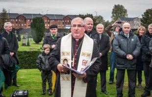 Archbishop Philip Tartaglia gives a blessing at a commemoration of the founding fathers of Celtic F.C. at St Peter’s Cemetery, Dalbeth, Glasgow, Nov. 2, 2013. Credit: PaulVIF (CC BY-SA 3.0).