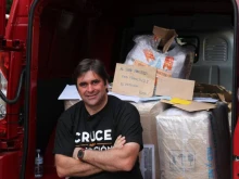 Juanjo Vargas arrives in Rome with the rest of the "Pope's mailmen." 