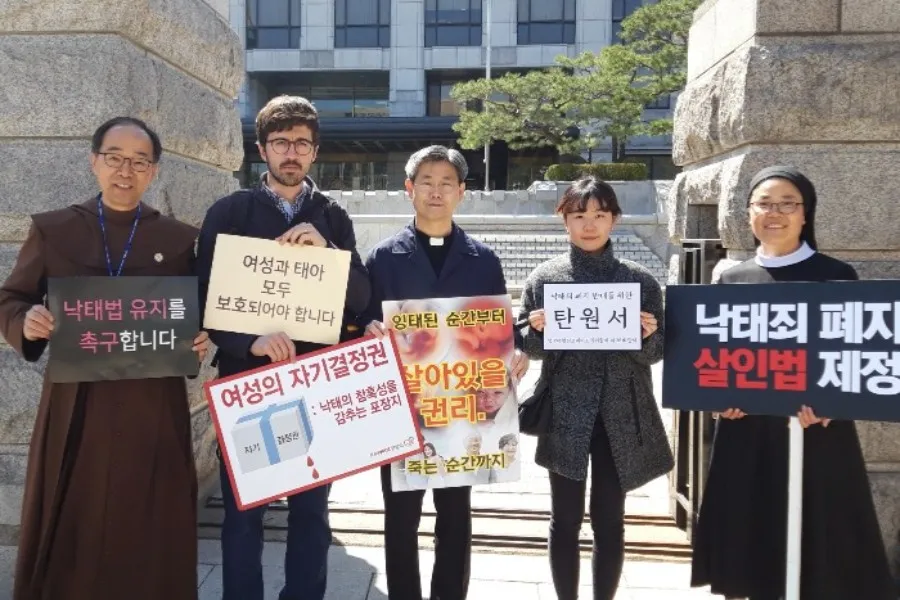Participants in a March for Life in South Korea. Photo courtesy of Juan Pablo Postigo. ?w=200&h=150