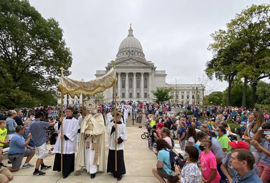 Eucharistic procession in Madison Aug. 15, 2020. Photo by Joe Ptak, Diocese of Madison Catholic Herald. ?w=200&h=150