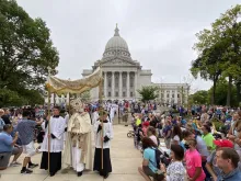 Eucharistic procession in Madison Aug. 15, 2020. Photo by Joe Ptak, Diocese of Madison Catholic Herald. 