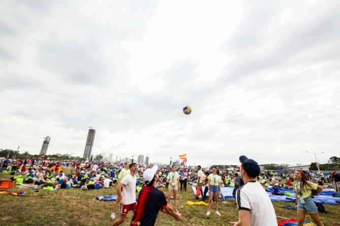 Pilgrims at Campo San Juan Pablo II Vigil Daniel Ibanez Jan 26 2019 CNA