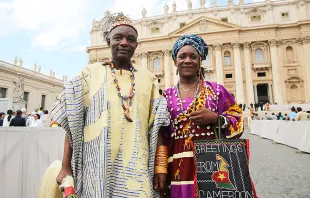 Pilgrims from a Cameroon chiefdom at the General Audience in St. Peter's Square, Sept. 21, 2016.   Daniel Ibanez/CNA.