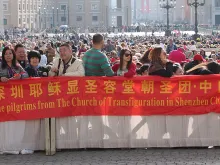 Chinese pilgrims from Shenzhen attend the General Audience in St. Peter's Square, April 5, 2016. 