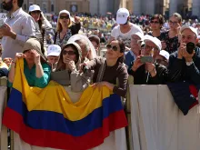 Colombian pilgrims attend Pope Francis' General Audience in St. Peter's Square, April 20, 2016. 