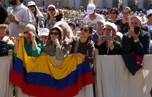 Colombian pilgrims in St. Peter's Square, April 20, 2016.   Daniel Ibanez/CNA.