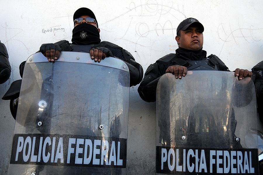 Mexican federal police in riot gear. ?w=200&h=150