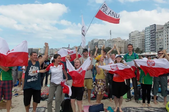 Polish pilgrims celebrate after hearing the news that the next World Youth Day will be hosted by Krakow Poland in 2016 Credit Walter Sanchez Silva CNA CNA 7 28 13