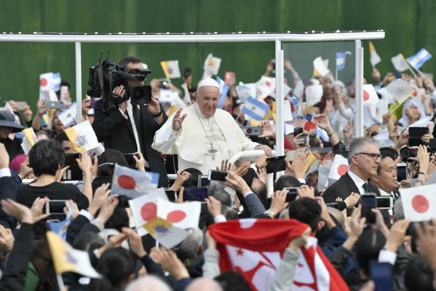 Pope Francis greets Japanese Catholics at Mass in Nagasaki, Japan Nov. 24, 2019. ?w=200&h=150