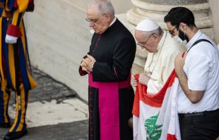 Pope Francis holds the flag of Lebanon and prays during his general audience on Sept. 2, 2020. Credit: Daniel Ibanez/CNA.