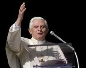 Pope Benedict delivers his Angelus message?w=200&h=150