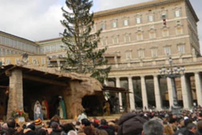 Pope Angelus St Peters Square 3 CNA Vatican Catholic News 1 6 11
