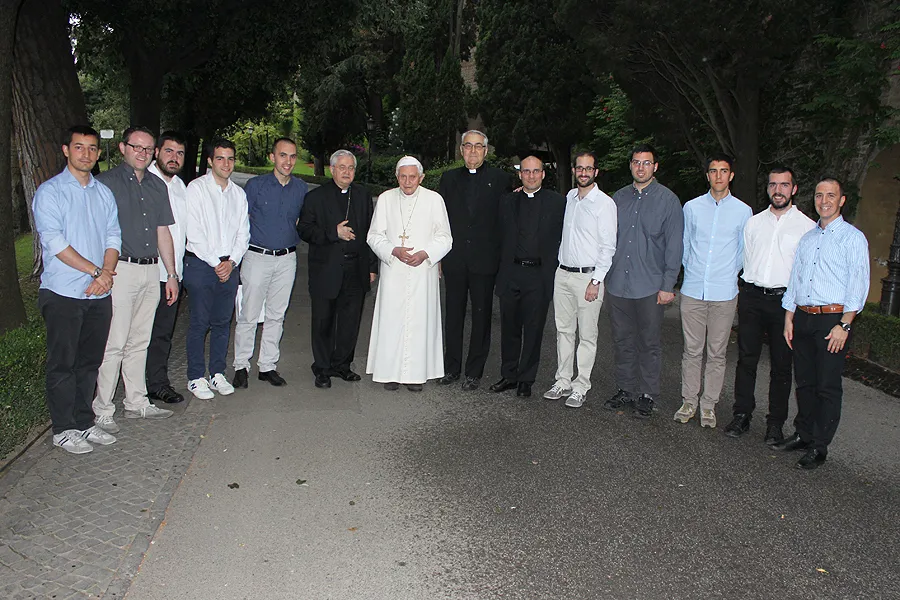 Benedict XVI meets with seminarians of the Faenza-Modigliana diocese, June 16, 2015. ?w=200&h=150