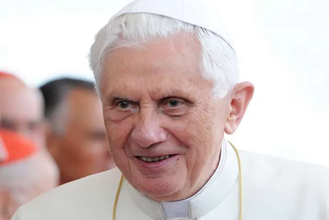 Benedict XVI pray at his family's gravesite in Germany | Catholic News Agency