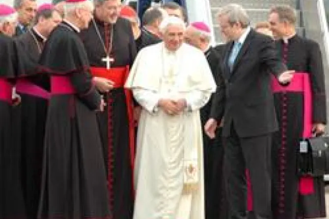 Pope Benedict XVI arrives at Richmond Airport for WYD 2008 and is greeted by Kevin Rudd Cardinell Pell and the Australian Bishops CNA World Catholic News 6 27 11