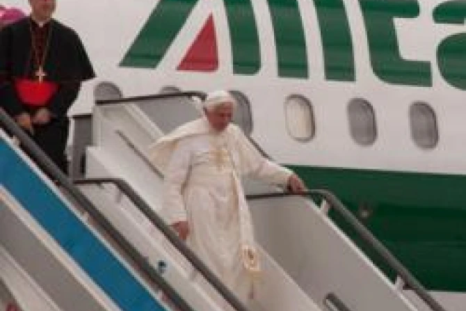 Pope Benedict XVI arrives in Madrid for WYD 2011 Credit Official WYD Flickrcom Madrid11 2 CNA340x269 World Catholic News 8 18 11