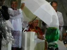 Pope Benedict XVI avoids the rain at Cuatro Vientos