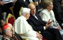 Pope Benedict chats with Italian president Giorgio Napolitano during a concert for the fifth anniversary of his pontificate. ?w=200&h=150