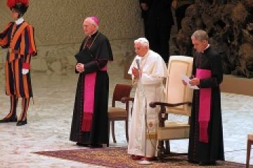 Pope Benedict XVI gives the final blessing during the Wed Gen Audience in Paul VI Hall Nov 14 Credit Matthew Rarey CNA 2 CNA500x320 Vatican Catholic News 11 14 12
