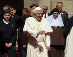Pope greets crowd of religious women ?w=200&h=150