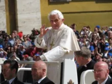 Pope Benedict XVI at the April 18, 2012 general audience. CNA file photo.