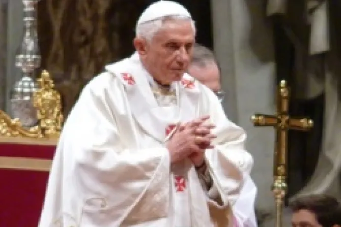 Pope Benedict XVI prays in St Peters Basilica Feast of Our Lady of Guadalupe 2 CNA Vatican Catholic News 12 13 11