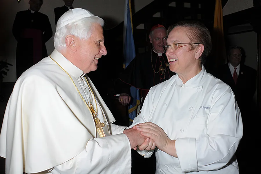Lidia Bastianich meets Benedict XVI during his April 2008 visit to the US. ?w=200&h=150