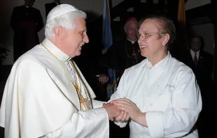 Lidia Bastianich meets Benedict XVI during his April 2008 visit to the US.   Vatican Media.