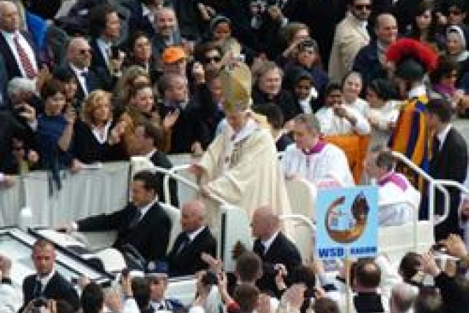 Pope Benedict in St Peters Square CNA Vatican Catholic News 5 18 11