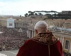 Pope Benedict blesses the crowd at St. Peter's square on Christmas day?w=200&h=150