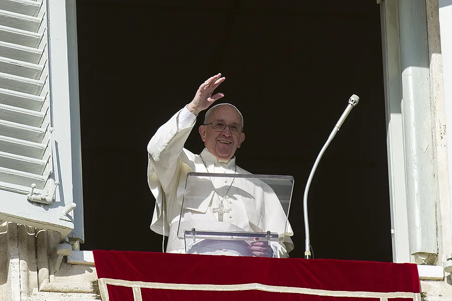 Pope Francis delivers the Angelus address in St. Peter's Square, Jan. 6, 2016. ?w=200&h=150