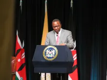 Kenyan President Uhuru Kenyatta addresses government authorities in Nairobi, Nov. 25, 2015. 