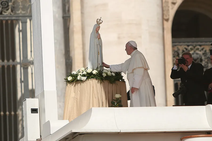 Pope Francis with a statue of Our Lady of Fatima at the General Audience in St. Peter's Square, May 13, 2015. ?w=200&h=150