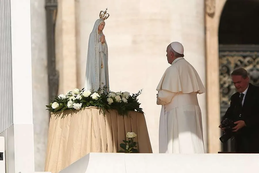 Pope Francis with Our Lady of Fatima at the General Audience, Wednesday May 13, 2015. ?w=200&h=150