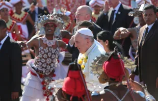 Pope Francis arrives in Sri Lanka Jan. 13.   Alan Holdren / CNA.