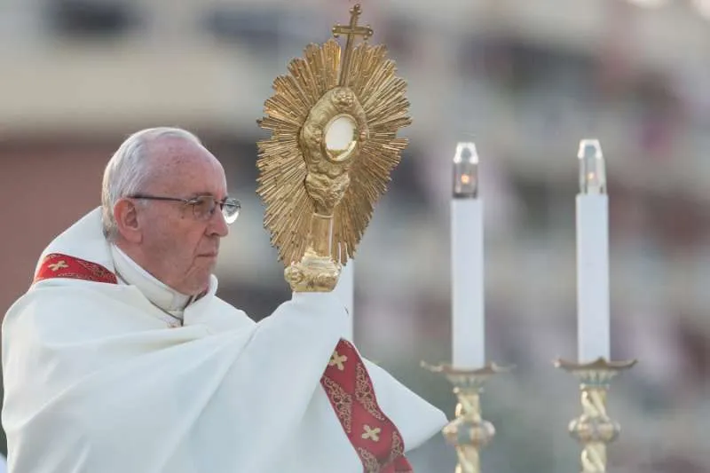 Pope Francis celebrates Corpus Christi in Ostia June 3, 2018. ?w=200&h=150