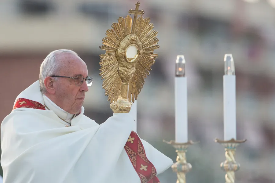 Pope Francis celebrates the Feast of Corpus Christi in Ostia June 3, 2018.?w=200&h=150