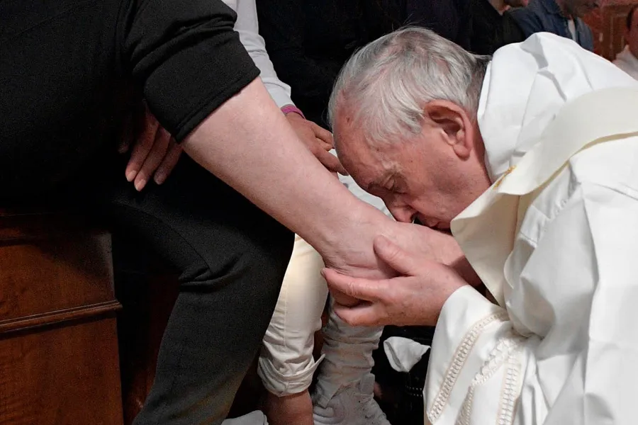Pope Francis kisses the feet of an inmate at Paliano prison during Holy Thursday Mass April 13. ?w=200&h=150