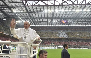 Pope Francis waves to the crowds of young people gathered in Meazza-San Siro Stadium during his day trip to Milan, Italy on March 25, 2017.   L'Osservatore Romano